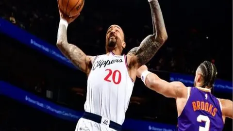 “全球足坛焦点：萨拉赫受沙特豪门和美国球队追捧，1月转会窗开启，他能成功转会吗？”